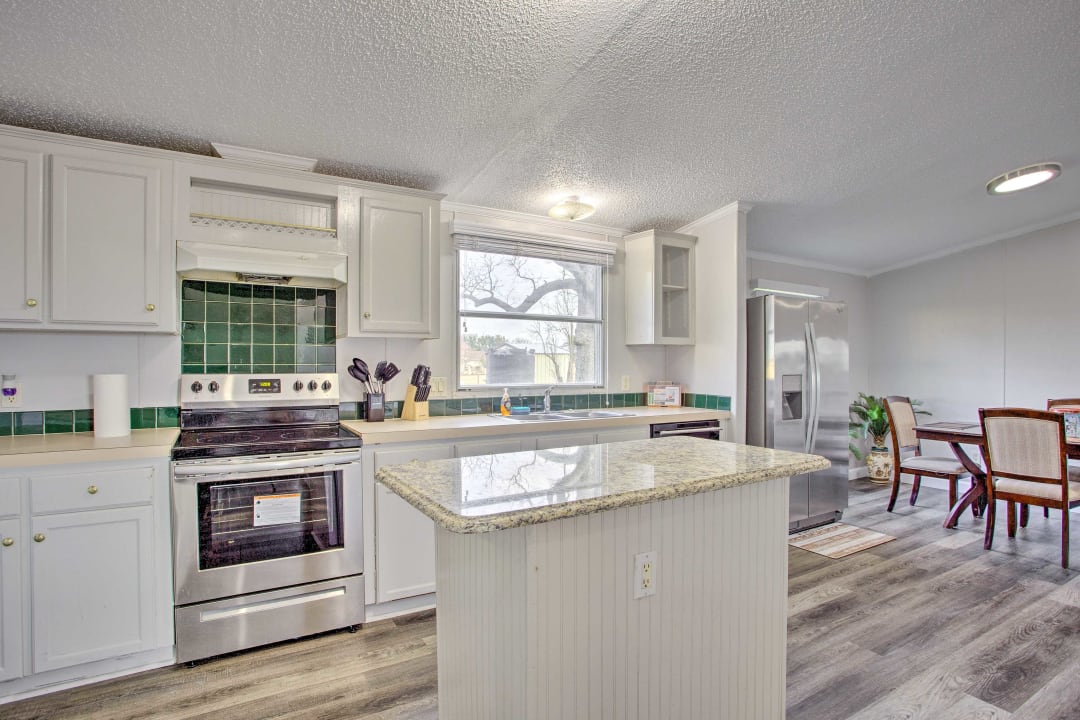 NEW! Cozy & Quiet Aubrey Getaway w/ Pasture Views!